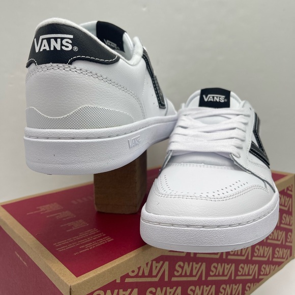 Vans WMNS White and Black Shoes Lowland 2.0
White/Black
VN000D6RYB2 Sneakers - Picture 11 of 16
